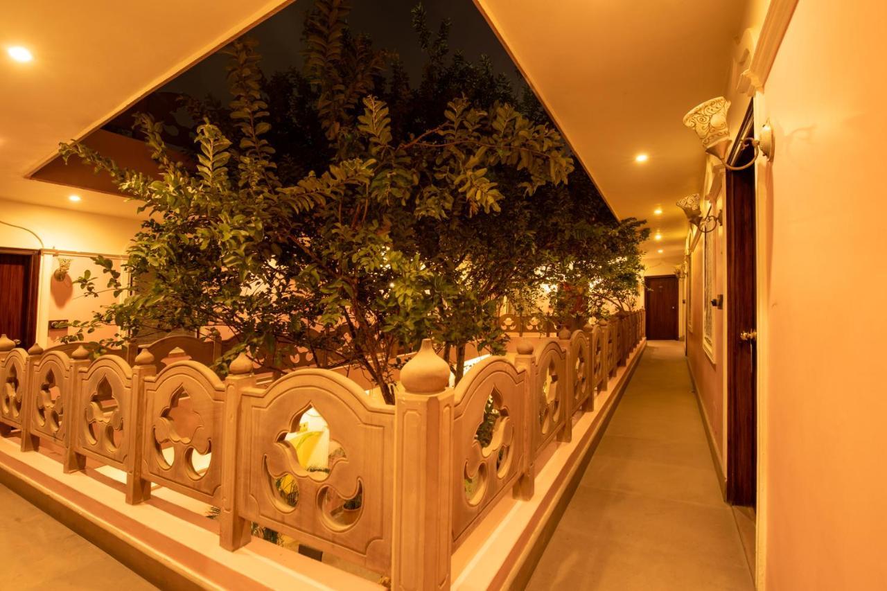 Amritara Suryauday Haveli Hotel Варанаси Екстериор снимка