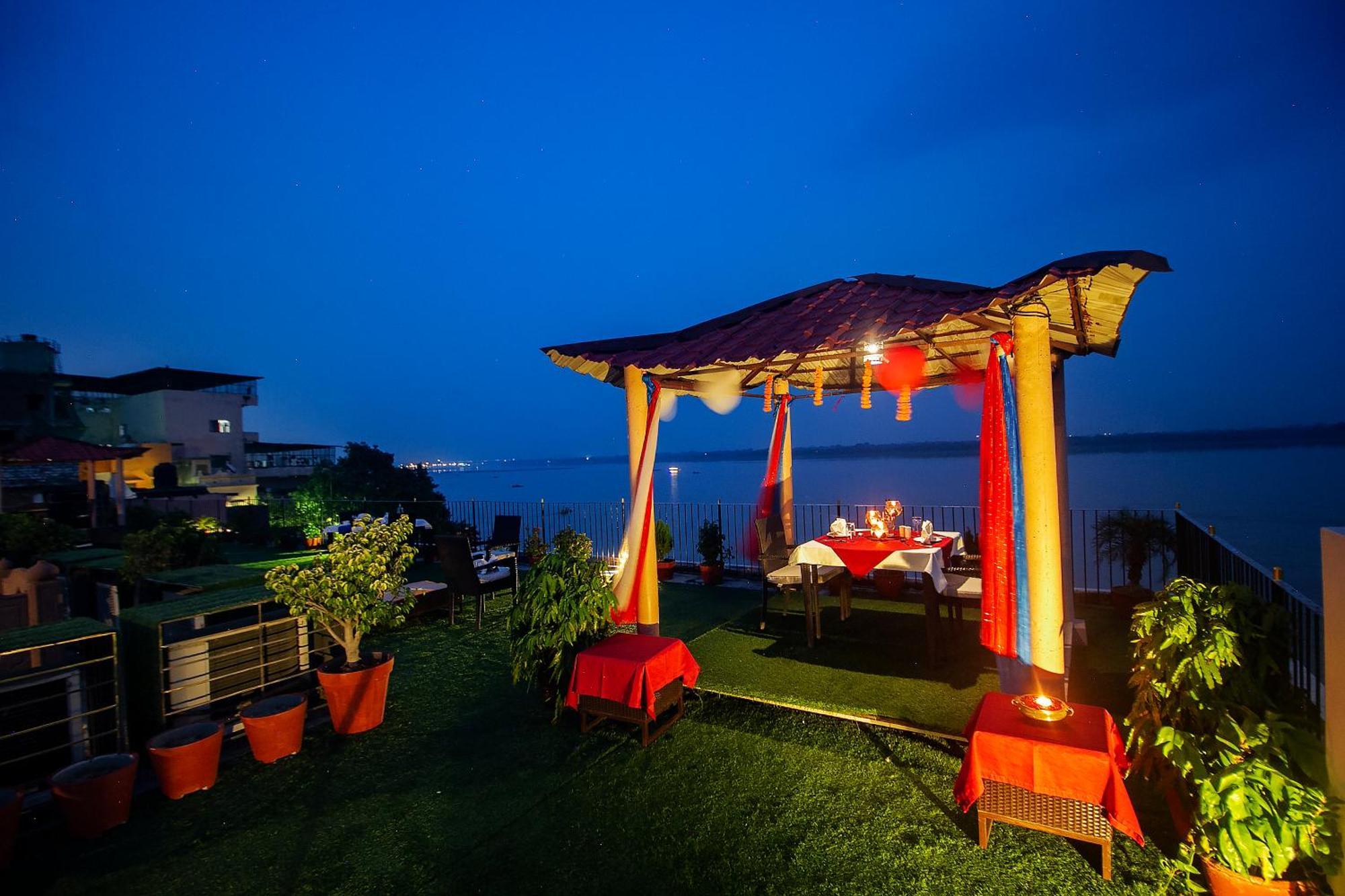 Amritara Suryauday Haveli Hotel Варанаси Екстериор снимка