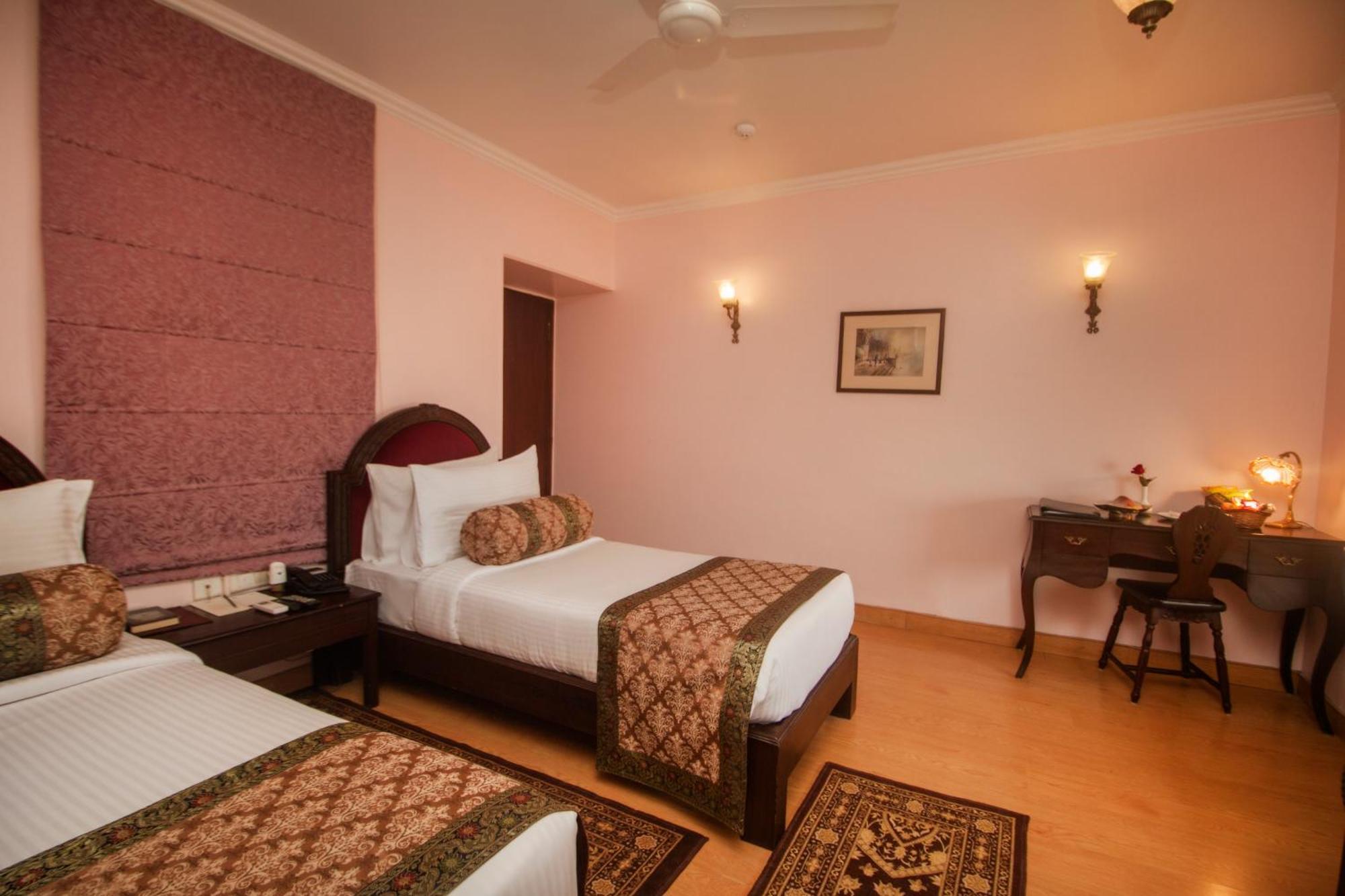 Amritara Suryauday Haveli Hotel Варанаси Екстериор снимка