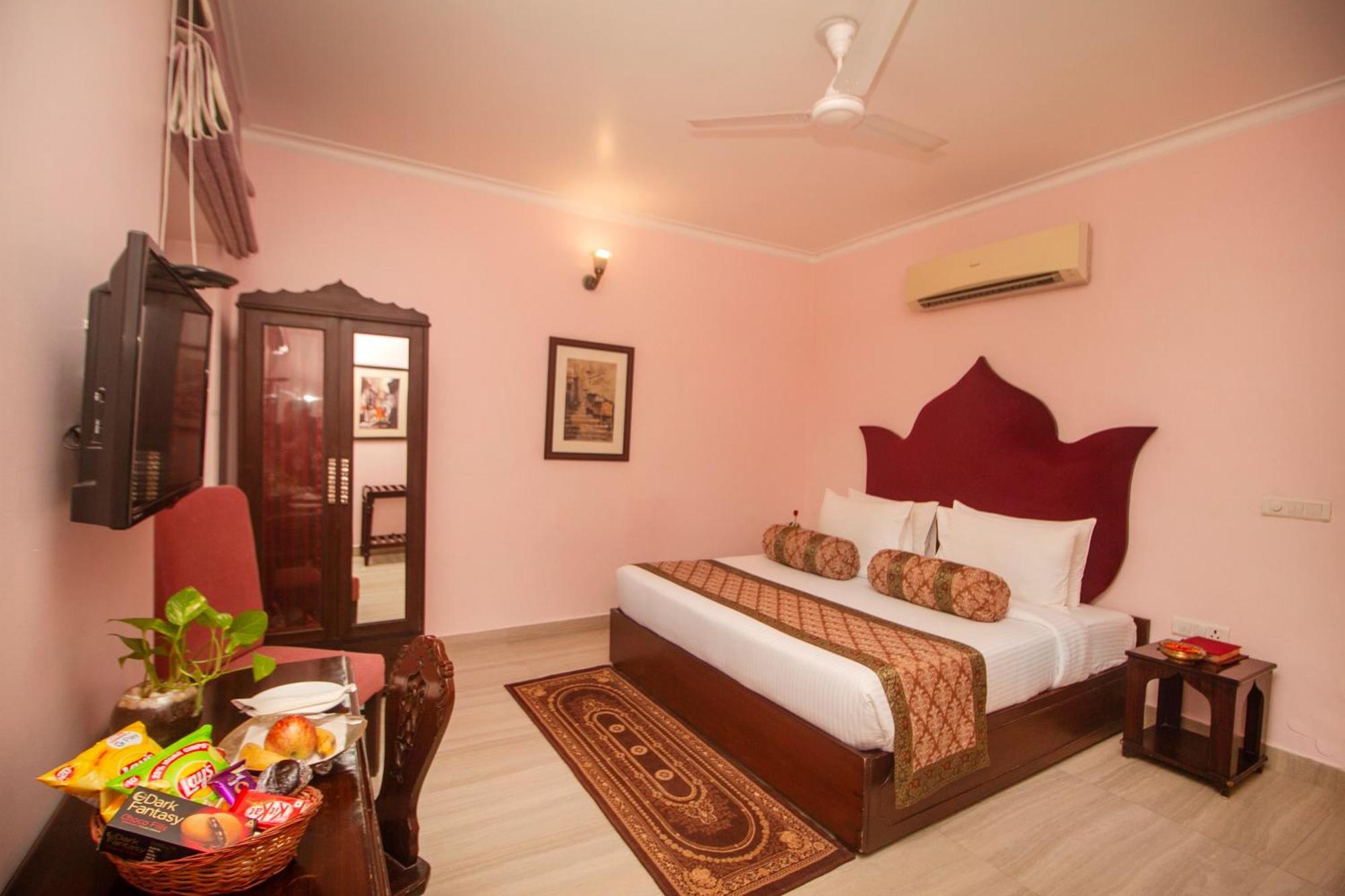 Amritara Suryauday Haveli Hotel Варанаси Екстериор снимка
