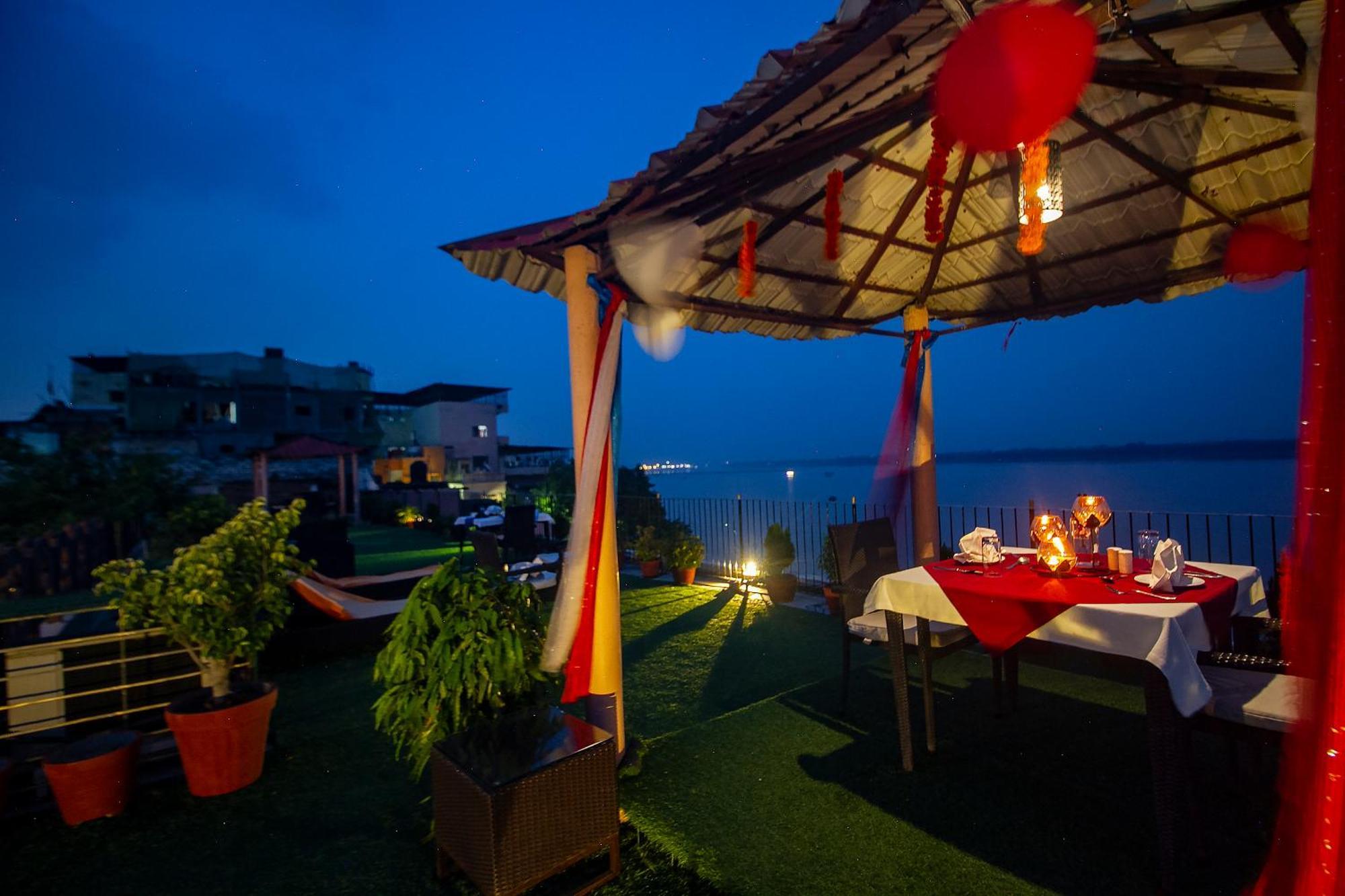 Amritara Suryauday Haveli Hotel Варанаси Екстериор снимка