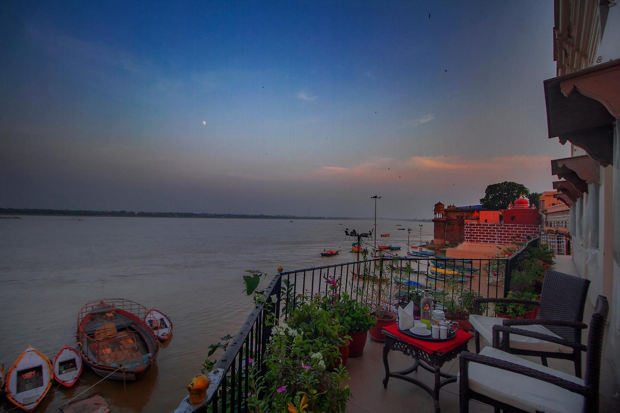 Amritara Suryauday Haveli Hotel Варанаси Екстериор снимка