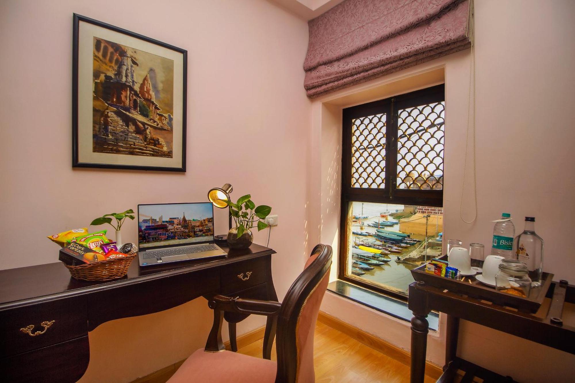 Amritara Suryauday Haveli Hotel Варанаси Екстериор снимка