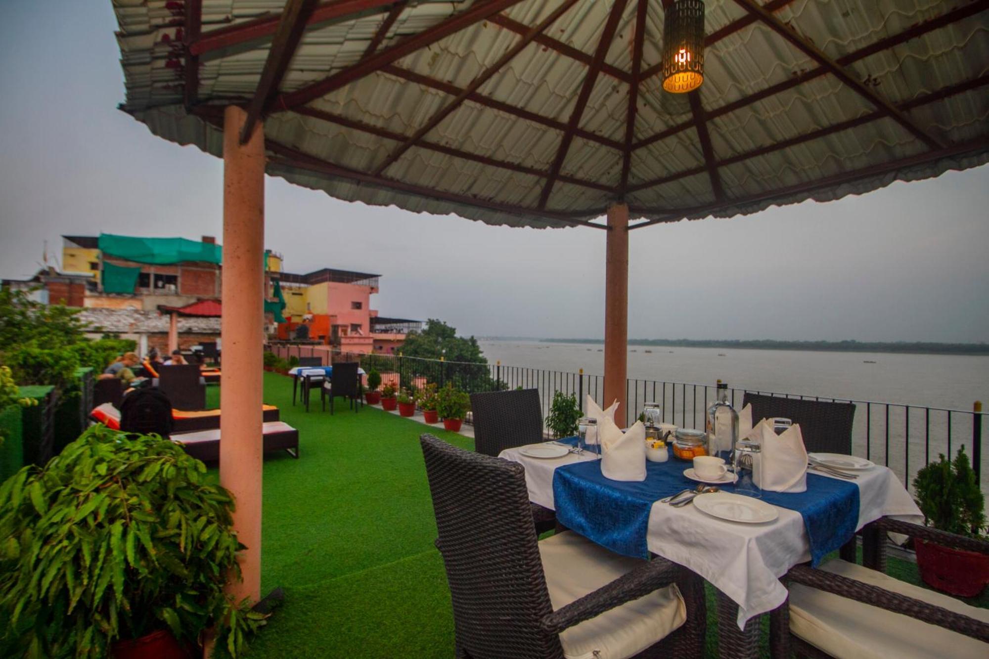 Amritara Suryauday Haveli Hotel Варанаси Екстериор снимка