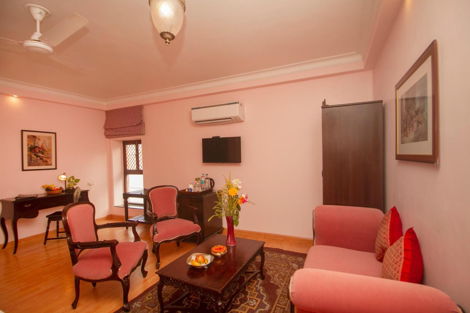 Amritara Suryauday Haveli Hotel Варанаси Екстериор снимка