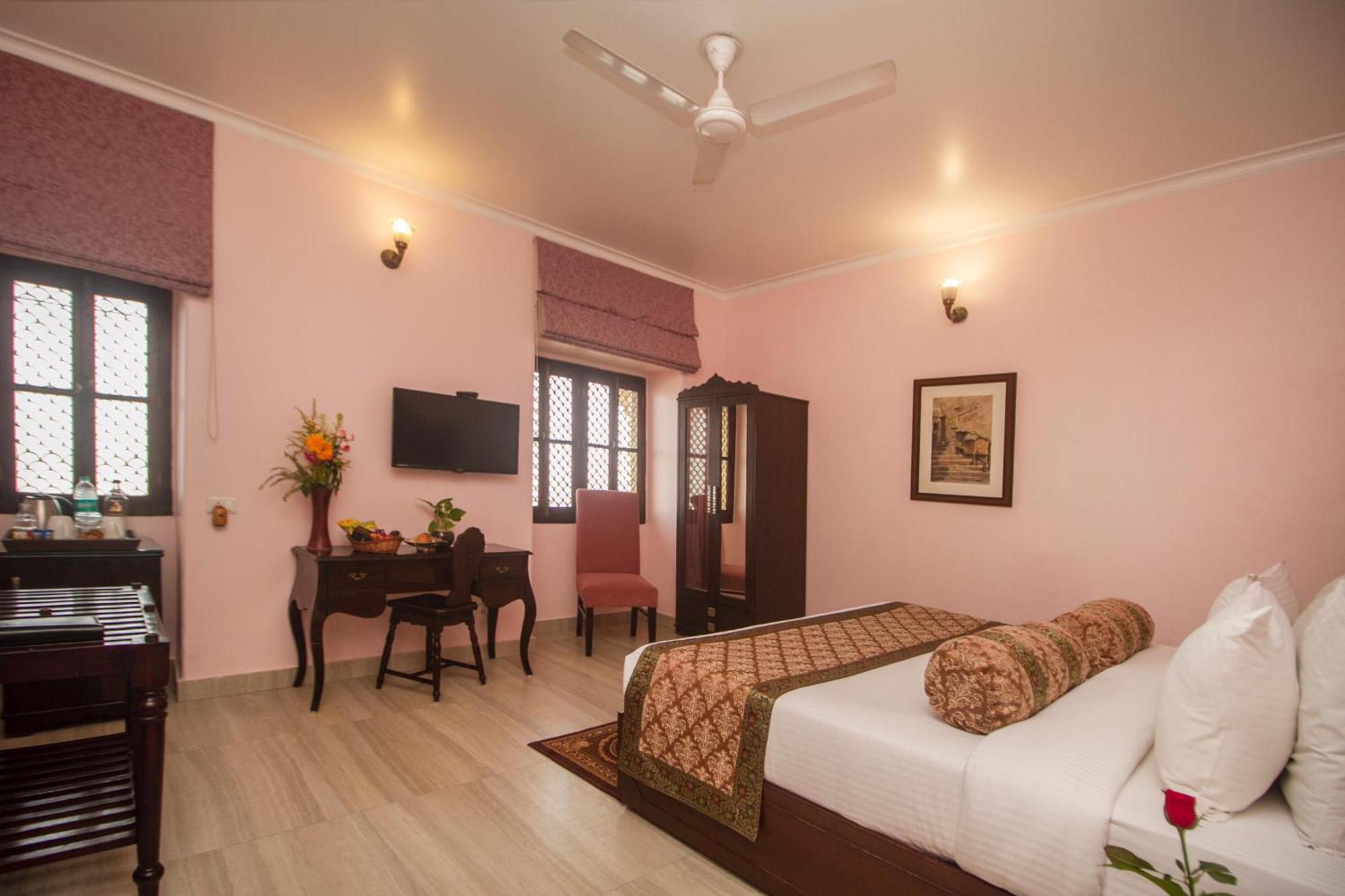 Amritara Suryauday Haveli Hotel Варанаси Екстериор снимка