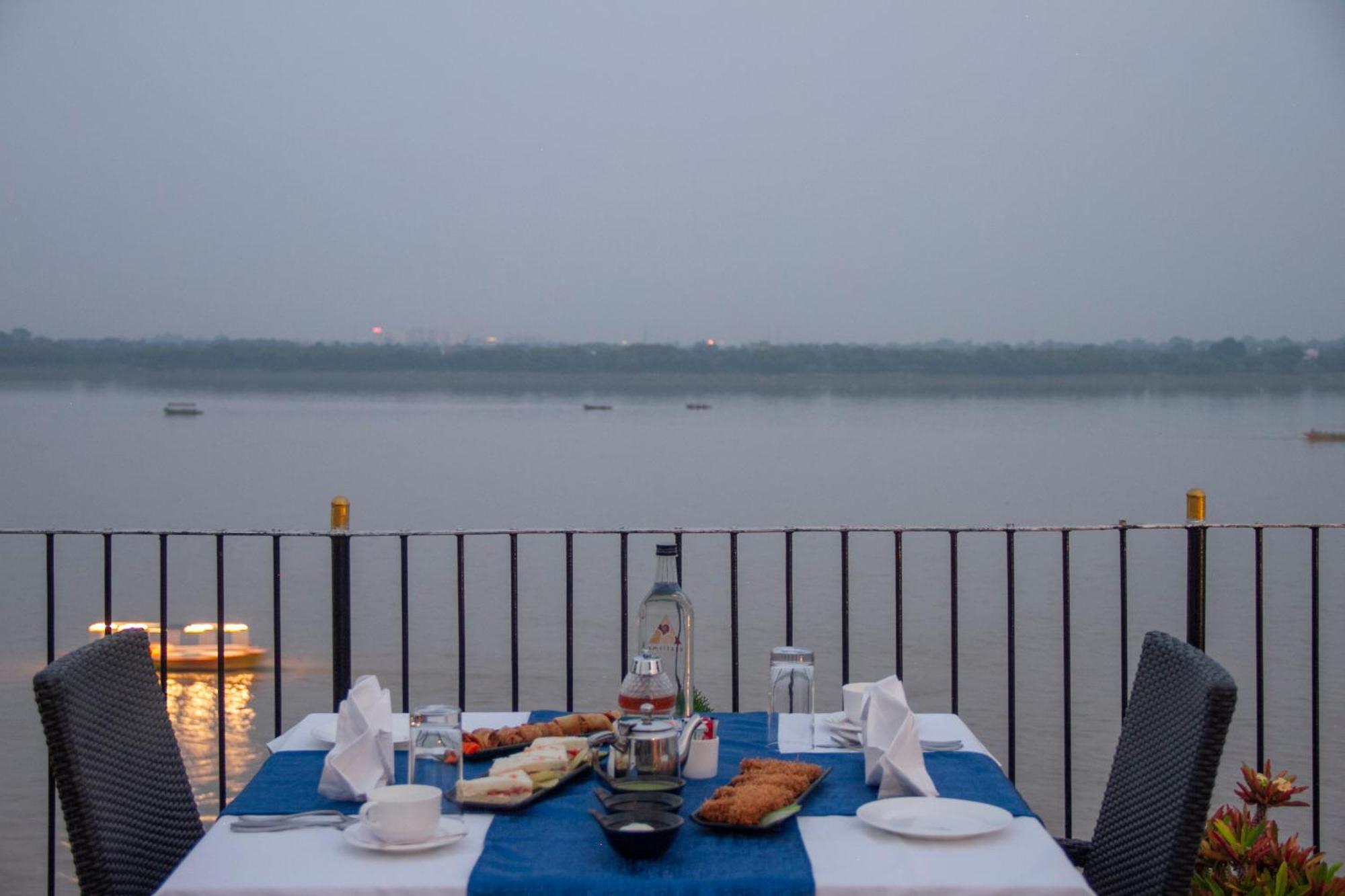 Amritara Suryauday Haveli Hotel Варанаси Екстериор снимка