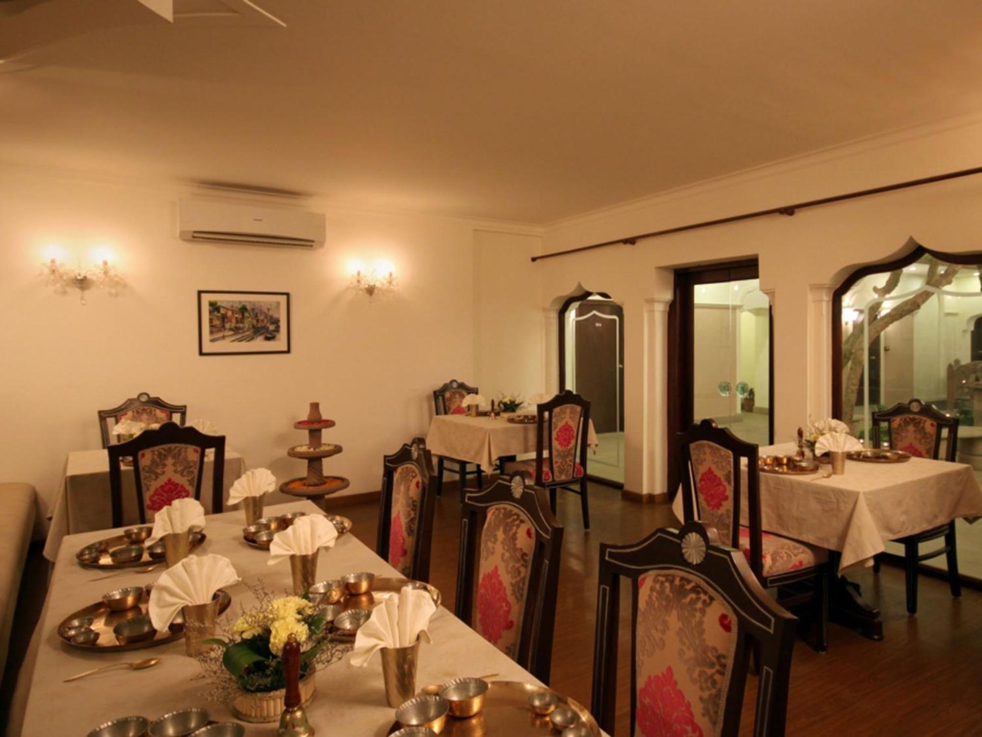 Amritara Suryauday Haveli Hotel Варанаси Екстериор снимка