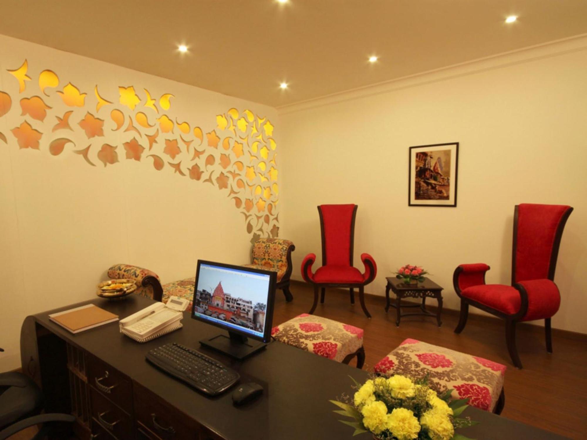 Amritara Suryauday Haveli Hotel Варанаси Екстериор снимка